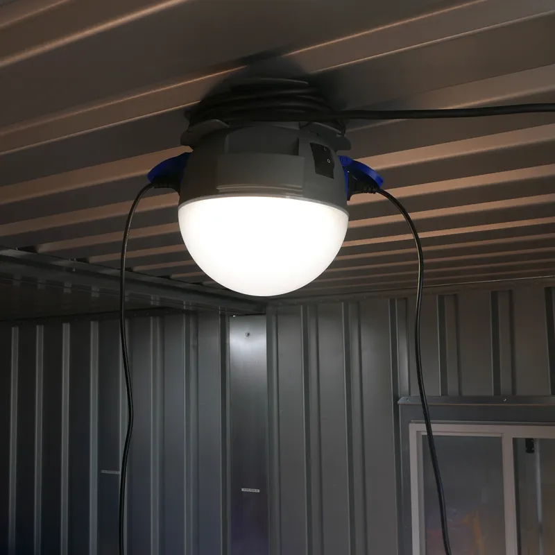 Lampara con 2 puntos de energia electrica