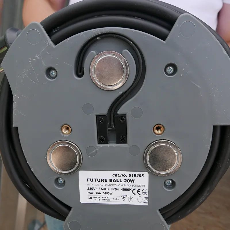 Lampara con 2 puntos de energia electrica