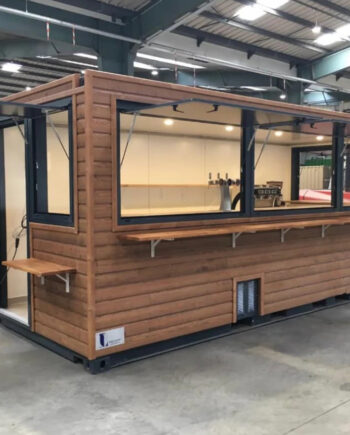 Contenedor de envío de 20 pies convertido en cafetería – bar – snack bar