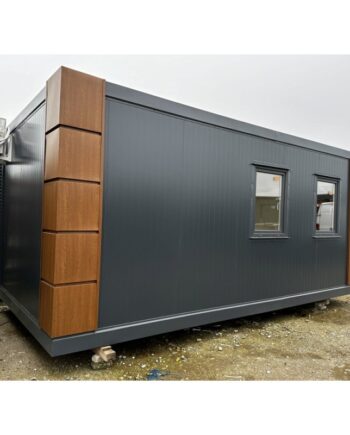 Contenedor 3×6 con espacio adicional para pabellón comercial